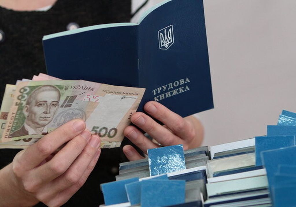 Рост выплат по безработице в Украине с декабря  - фото 1