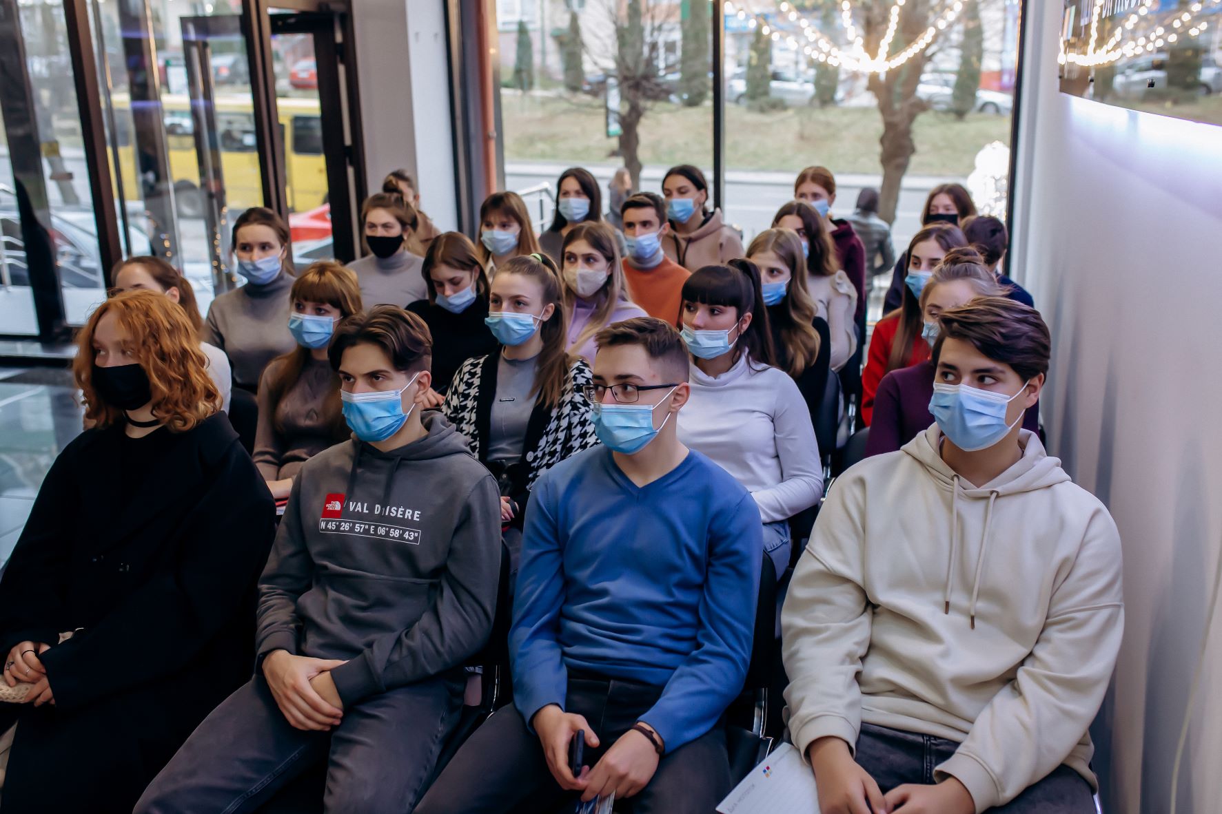ЦБТ-Черновцы организовал лекционное занятие для студентов колледжа технологий и дизайна - 8 фото