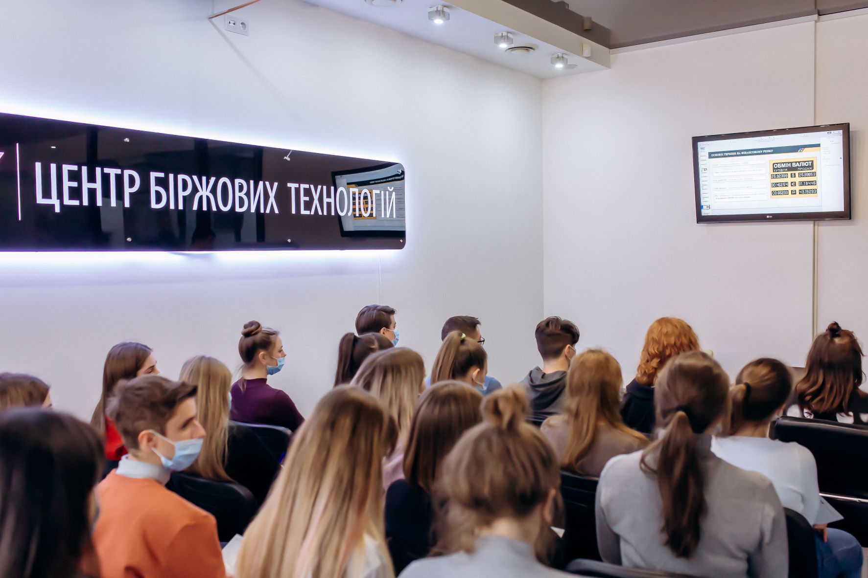 ЦБТ-Черновцы организовал лекционное занятие для студентов колледжа технологий и дизайна - 9 фото